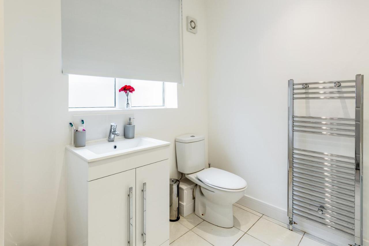 Dartford, Kent - Modern 2Bd 2Bath En-Suite Bungalow M25 Bluewater מראה חיצוני תמונה